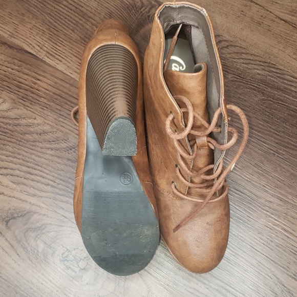 Boots - Picture 4 of 4